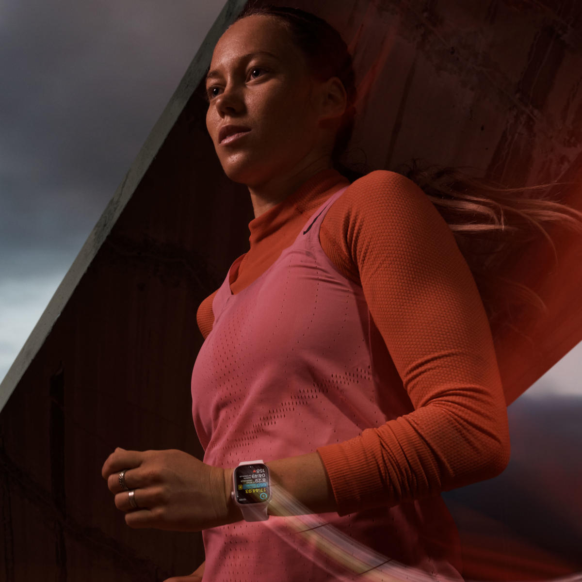 Apple Watch Series 9 GPS 41mm Pink Aluminum Case with Pink Sport Loop - Image 5