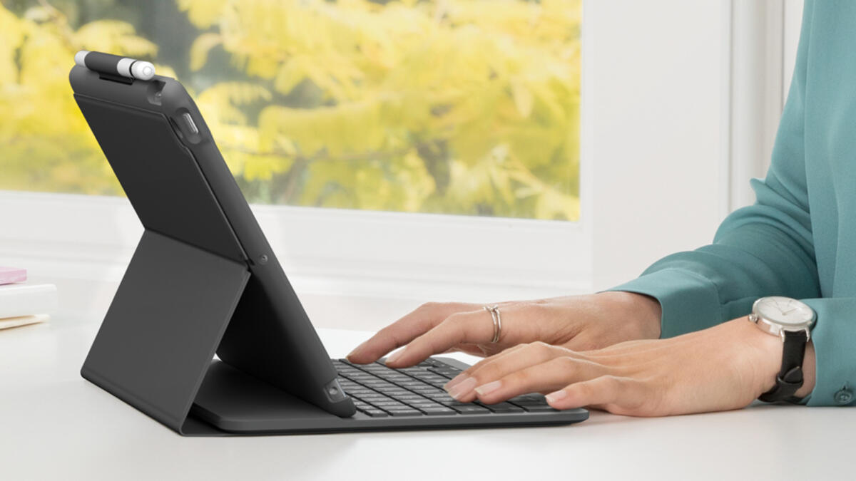 Logitech Slim Folio Protective Bluetooth Keyboard Case for 10.2" iPad 9th Gen (Graphite) - Image 6