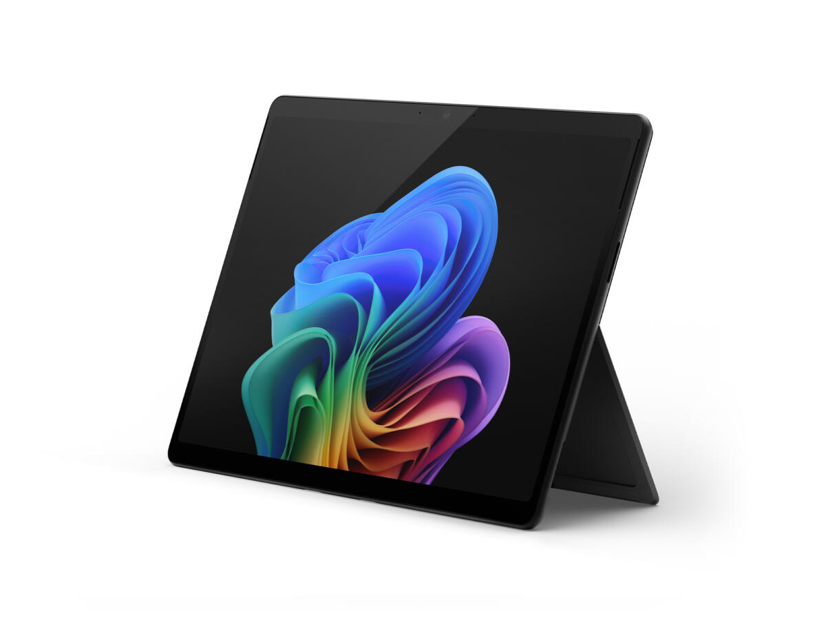 Microsoft Surface Pro 11th Edition Copilot+ Snapdragon® X Plus 512GB SSD 16GB 13" (2880x1920) TOUCHSCREEN WIN11 2 Cameras BLACK